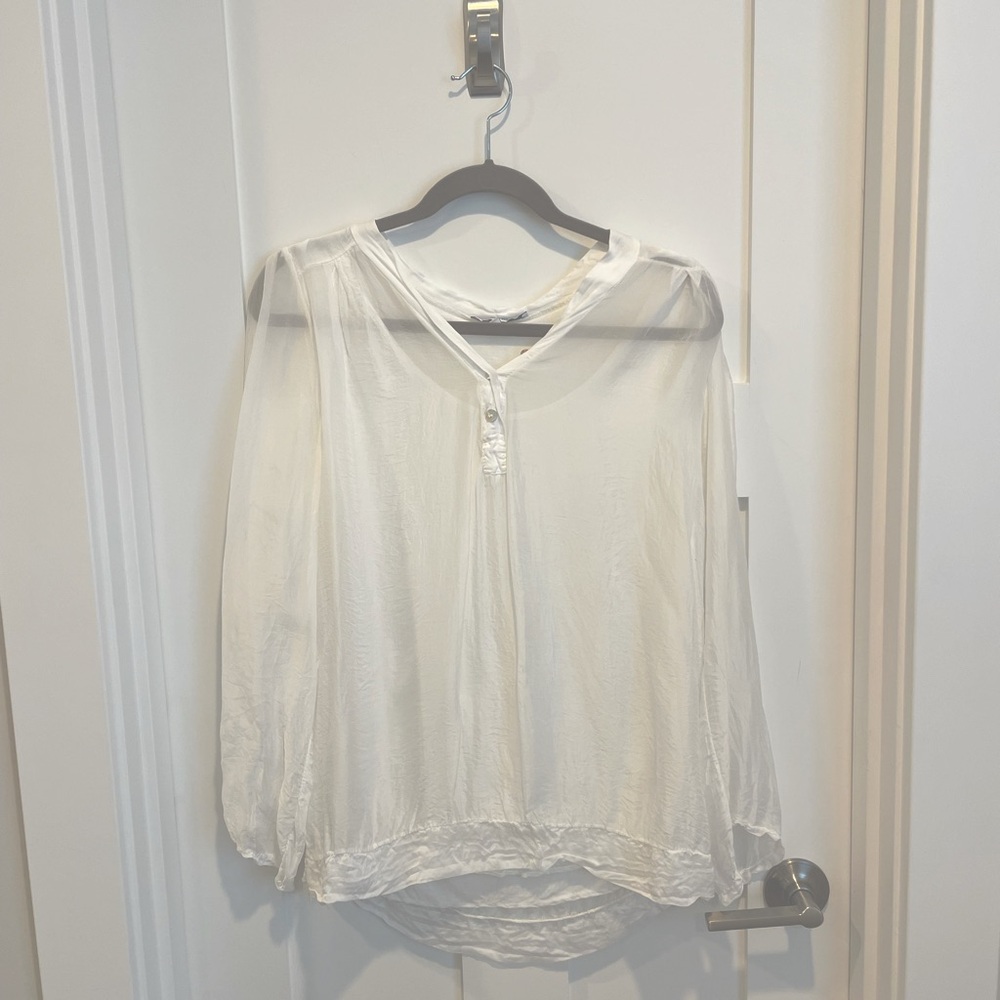 Tempo Paris White ‘Silky’ Top Size Small